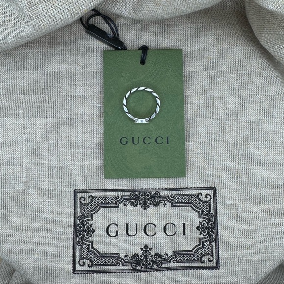 GUCCI- “G” Sterling Silver, Green Enamel, Interlocking Band Ring, Size 7.5 - Picture 8 of 15